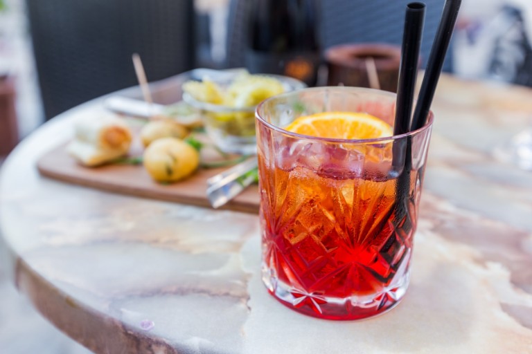 mezcal-negroni-cocktail-